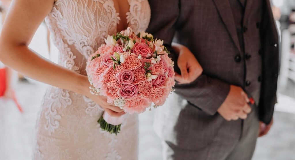 Funny and Romantic Ukhane in Marathi for Groom Collection