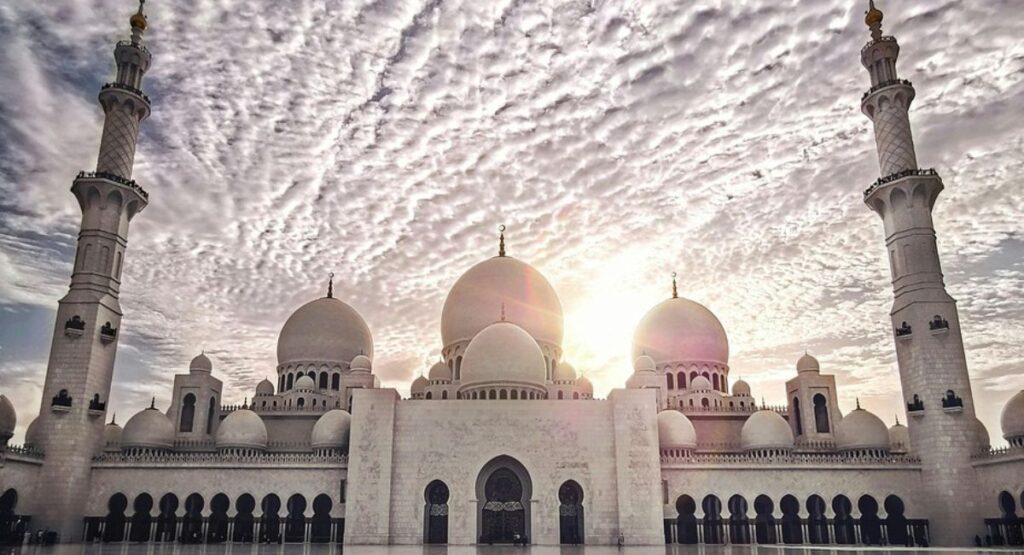 Islamic Quotes: Wise and Spiritual Quotes to Live by